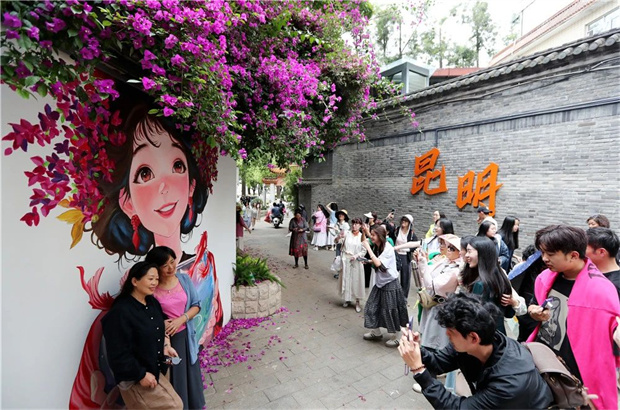 云南旅游,云南旅行社,云南團(tuán)建公司,云南策劃公司,云南會(huì)議會(huì)展,云南活動(dòng)執(zhí)行,云南地接,昆明旅游,昆明旅行社,昆明團(tuán)建公司,昆明策劃公司,昆明會(huì)議會(huì)展,昆明策劃執(zhí)行：昆明又添打卡地！“簪花少女”火出圈
